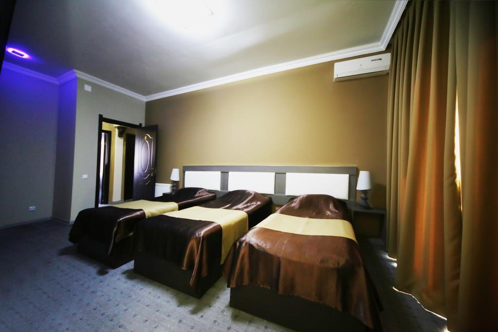 Discovery Hotel Kutaisi Værelse billede